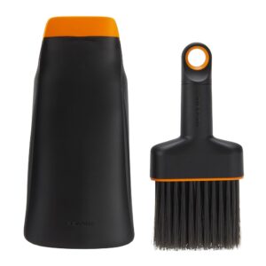 Fiskars Indoor Gardening Soil Scoop and Brush Set – Eco-Pleasant Instruments for Mess-Free Transplanting and Repotting